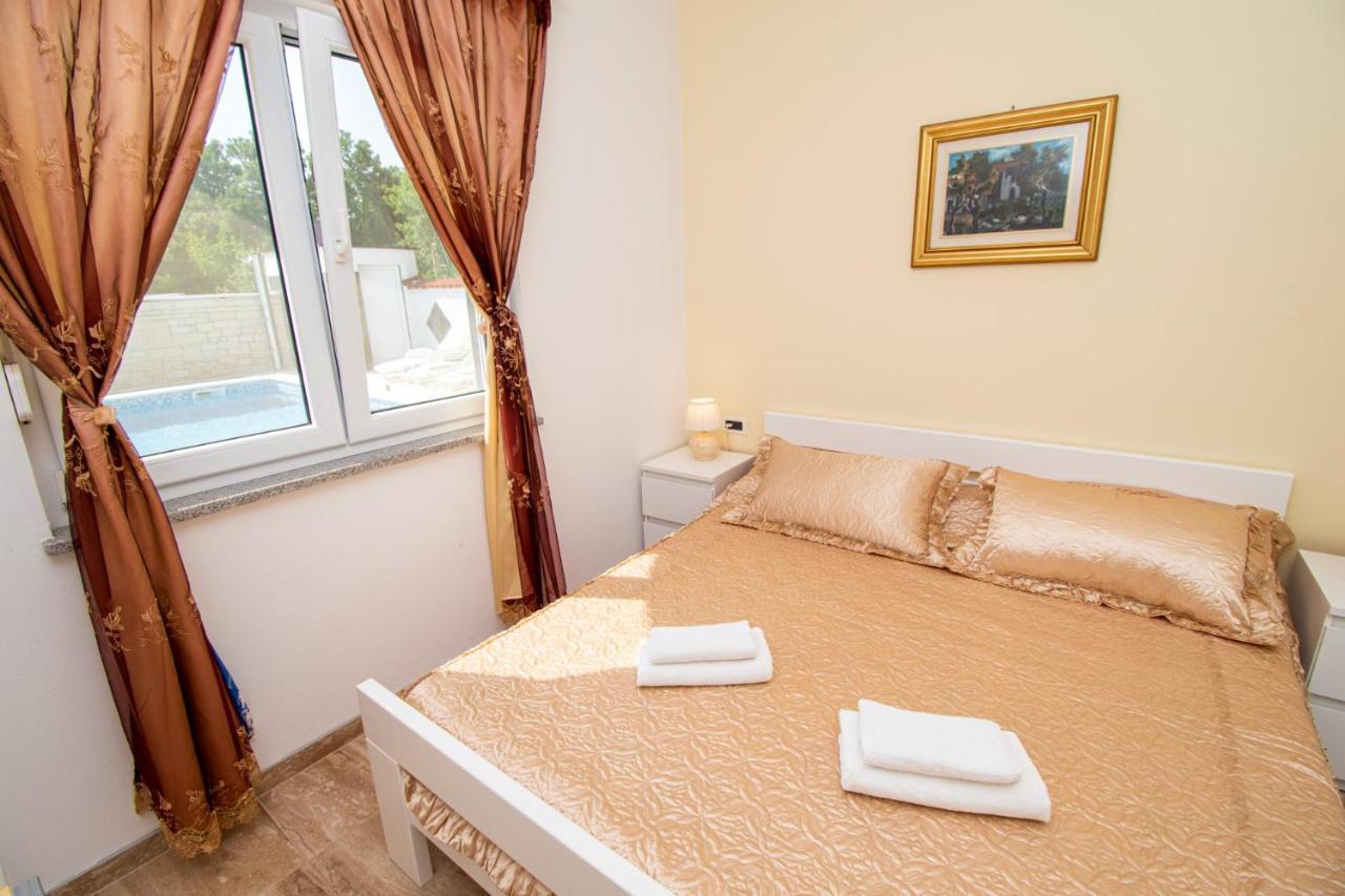 Apartments With Pool In Pula,Croatia Zewnętrze zdjęcie