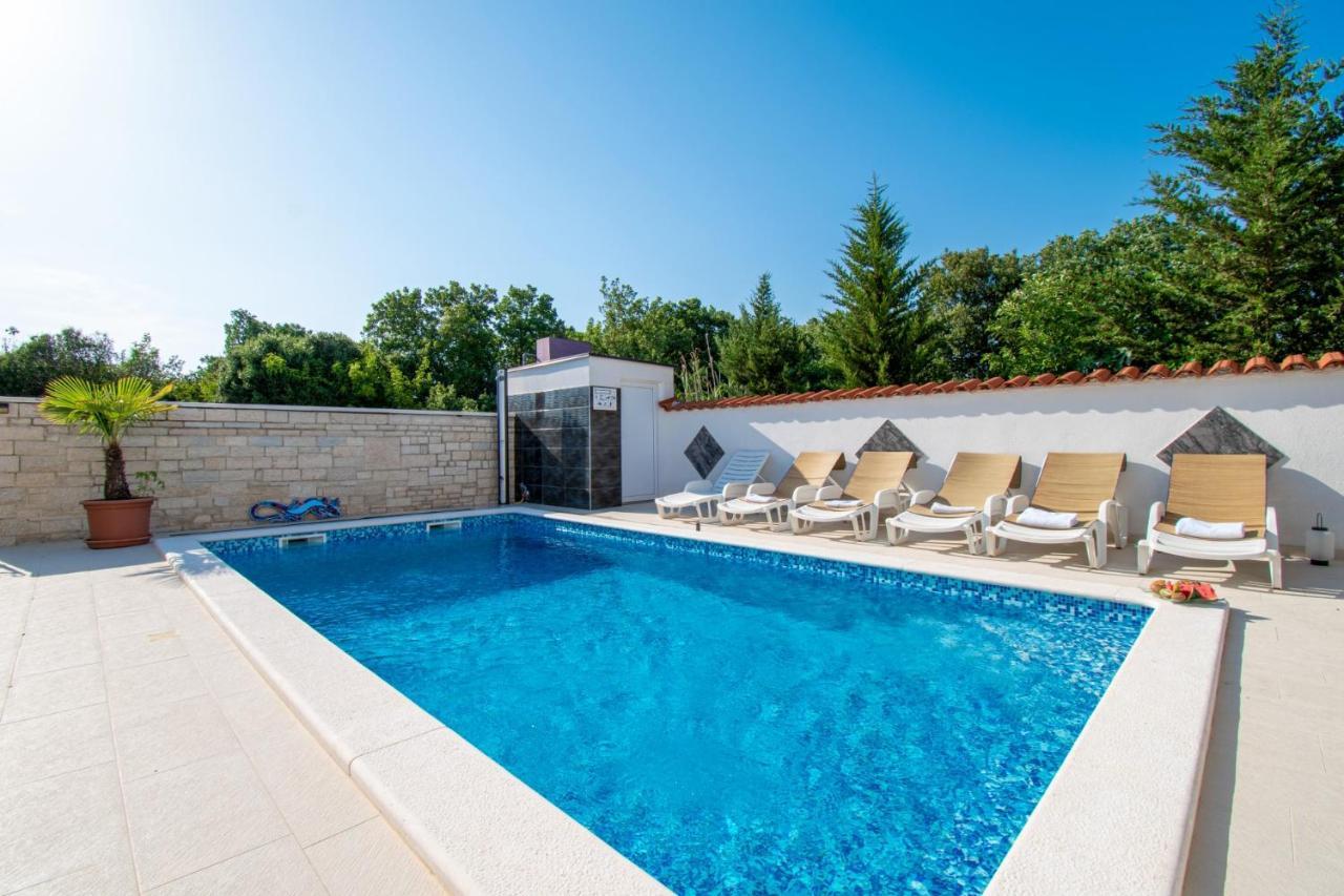 Apartments With Pool In Pula,Croatia Zewnętrze zdjęcie