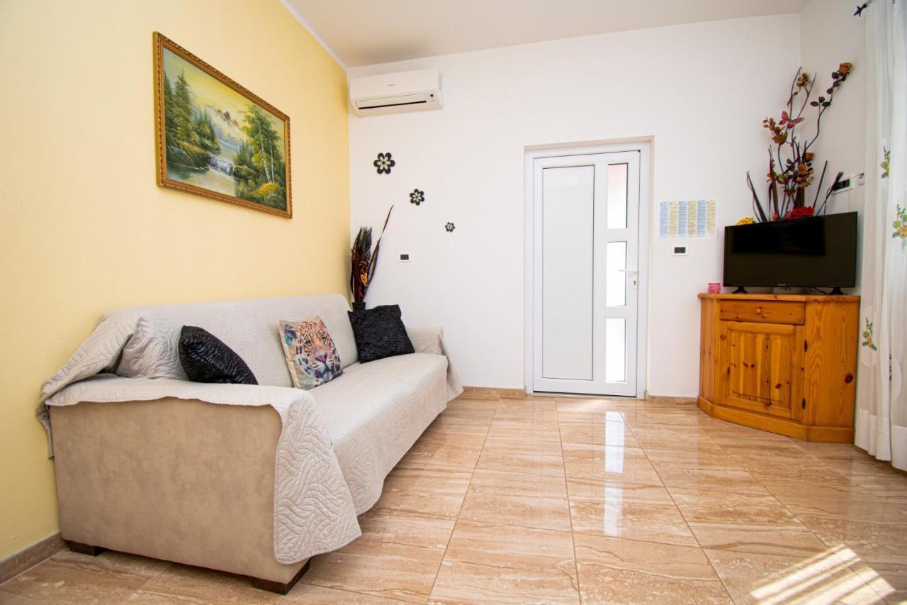 Apartments With Pool In Pula,Croatia Zewnętrze zdjęcie